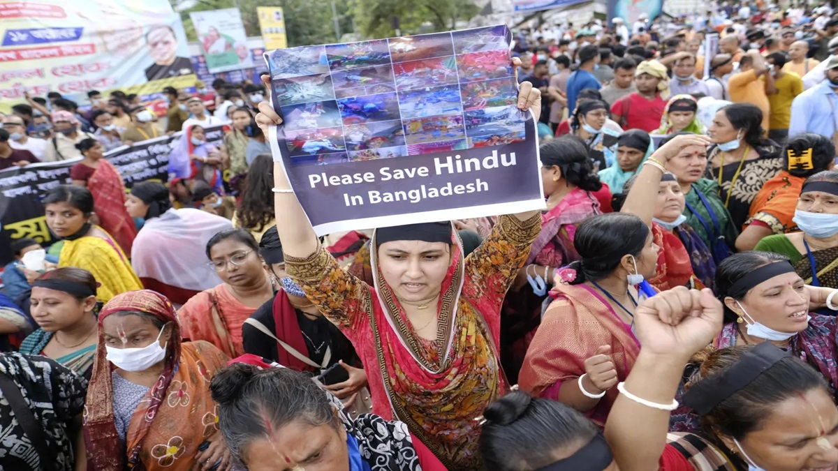 बांग्लादेश में टूटा हिंदुओं के सब्र का बांध, शुरू हुआ हिंसा का विरोध; ढाका की सड़कों पर उमड़ा जनसैलाब