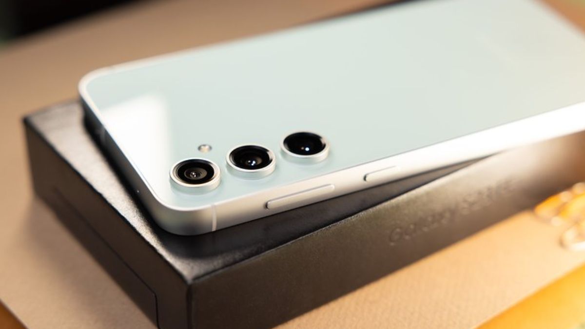 Samsung Galaxy S24 FE की लॉन्च टाइमलाइन का हुआ खुलासा, सस्ते फोन में भी मिलेंगे धांसू AI फीचर्स