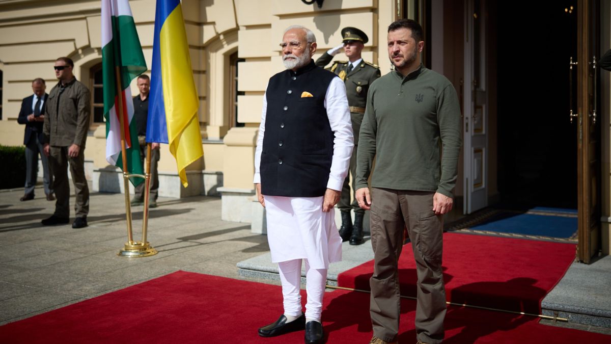 यूक्रेन में इस भावुक पल को कभी नहीं भूल पाएगी दुनिया, …देखें जब एक साथ छलक उठे पीएम मोदी और जेलेंस्की के आंसू