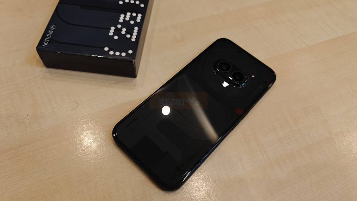 Nothing Phone (2a) की कीमत हुई धड़ाम, Flipkart सेल में इतना सस्ता मिलेगा धांसू फोन