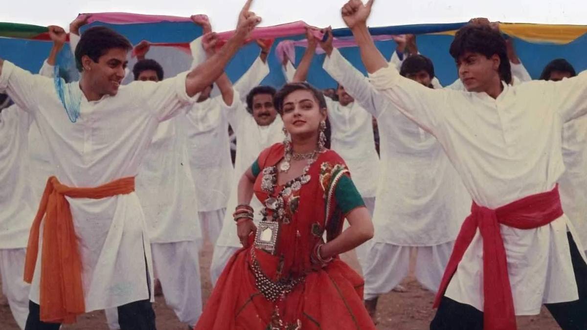 ‘करण-अर्जुन’ की बिंदिया को हुआ दो गैंगस्टर्स से प्यार, ग्लैमरस थी हर अदा, अब बॉलीवुड छोड़ बनीं साध्वी
